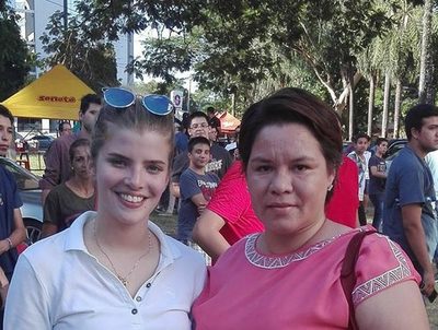 Mujer reclama reconocimiento de filiación a Horacio Cartes · Radio Monumental 1080 AM