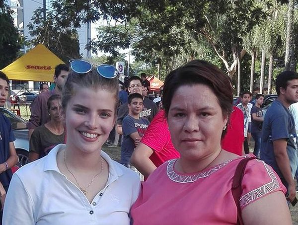 Mujer reclama reconocimiento de filiación a Horacio Cartes · Radio Monumental 1080 AM