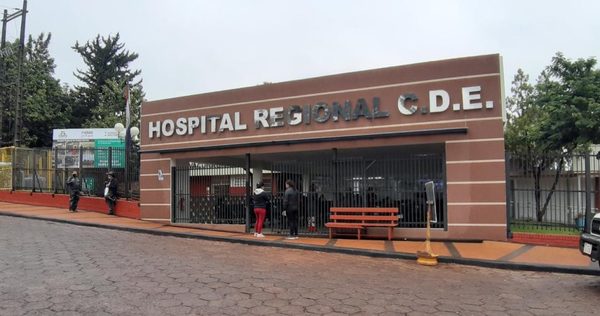 Hurtan vehículo en inmediaciones del Hospital Regional