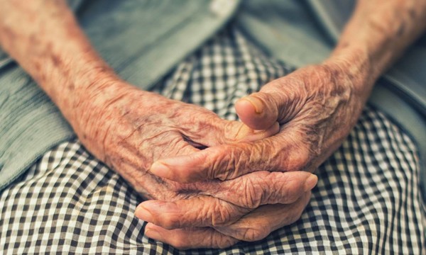 Hombre golpea a su madre de 77 años en Caaguazú - OviedoPress