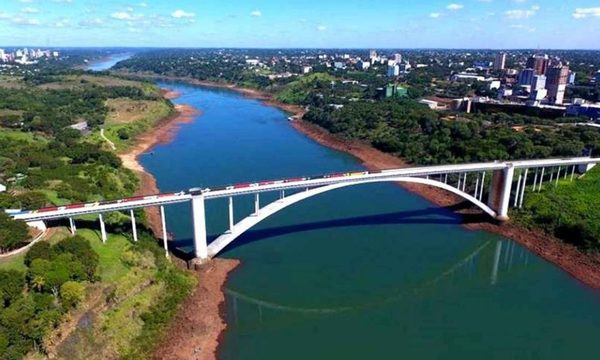PARAGUAY Y BRASIL TENDRÁN NAVIDAD DE AGUAS Y LUCES INTEGRADA POR EL PUENTE DE LA AMISTAD