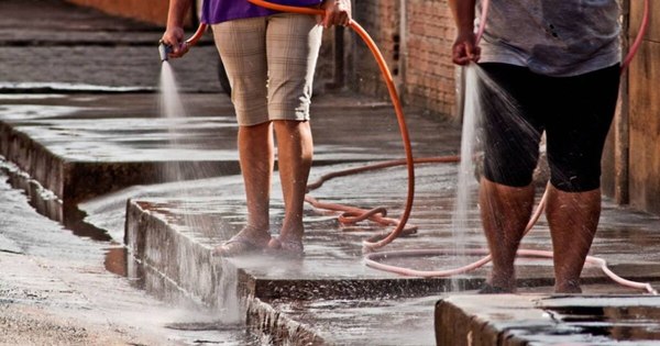 La Nación / “La gente lava la vereda”: Essap garantiza provisión de agua, pero pide regular consumo