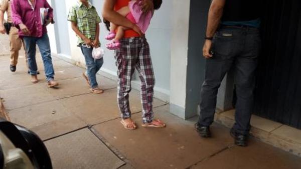 Detienen a CASAL que pretendía VENDER una BEBE PARAGUAYA