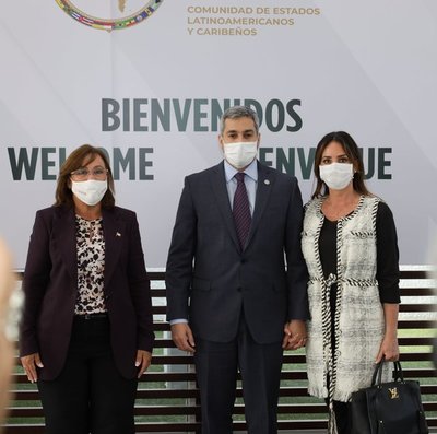 El Presidente Mario Abdo arribó a México para participar en la Cumbre de la CELAC