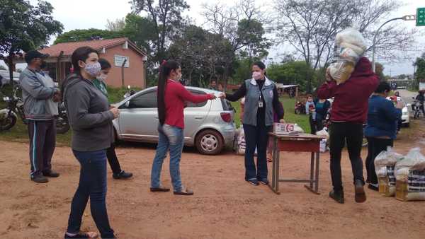 Gobernación entregó kits de alimentos en Santa Rosa del Mbutuy - Noticiero Paraguay