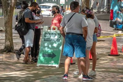 Los latinos, “víctimas perfectas” de la desinformación en torno a la covid-19 - Mundo - ABC Color