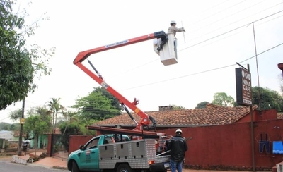 Diario HOY | ANDE realizó operativos en Ñemby y San Antonio para mejorar el servicio
