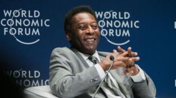Pelé vuelve a la unidad de cuidados intensivos tras extracción de tumor - Fútbol Internacional - ABC Color
