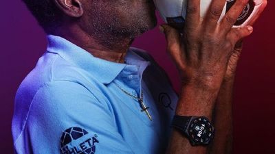 Pelé vuelve a la unidad de cuidados intensivos