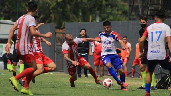 Vladimir Marín convierte un gol olímpico en la Primera C