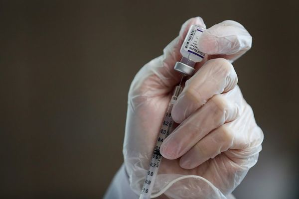 Expertos de EE.UU. respaldan tercera dosis de Pfizer solo a mayores de 65 años - Mundo - ABC Color