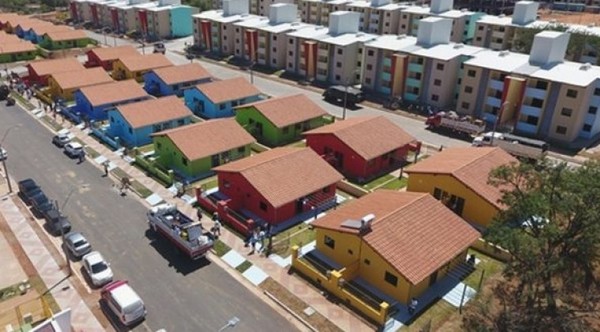 Miserable actitud del gobierno que dejó abandonado barrio modelo construido en época de Cartes - ADN Digital