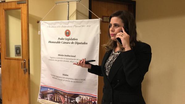 Kattya González «le ordena» a Patrick Kemper expulsar a controvertido candidato de Villa Elisa