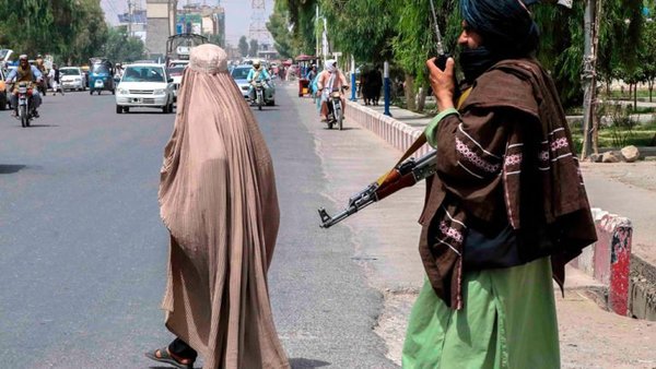 Talibanes convierten al Ministerio de la Mujer en ‘el de la Virtud’
