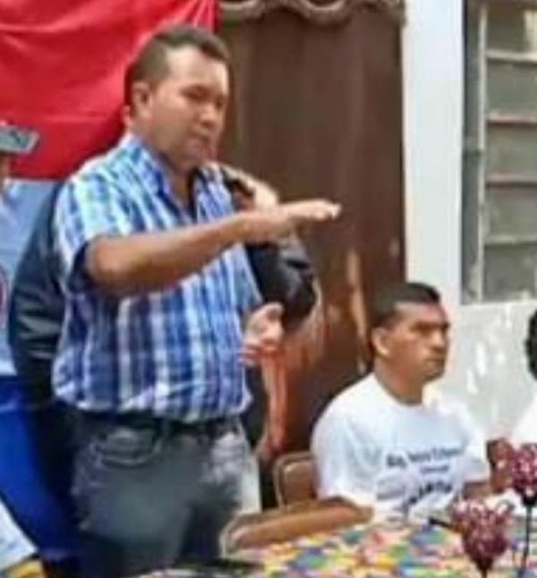 Marcial Lezcano pide número de cédula a ciudadanos y desconfían que es para fraude
