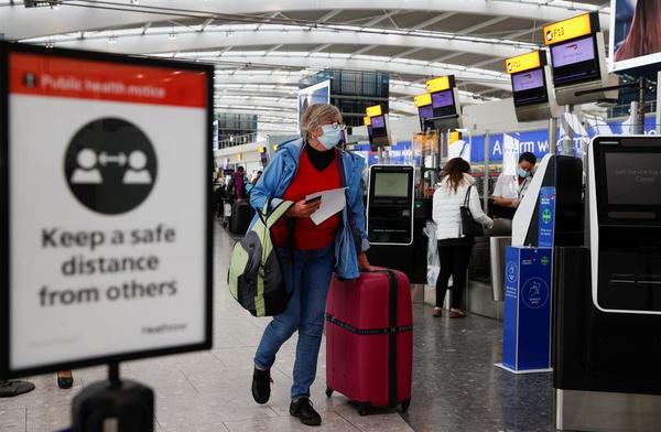 Reino Unido dejará de exigir test a viajeros inmunizados