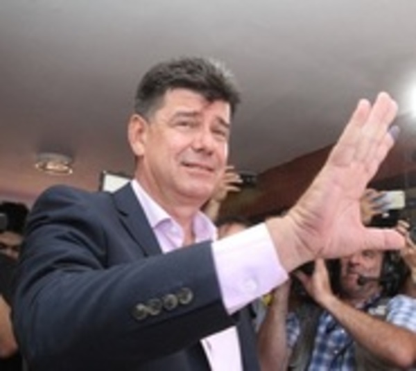 Efraín Alegre: "Existe un complot para dejar sin fondos al PLRA" - Paraguay.com