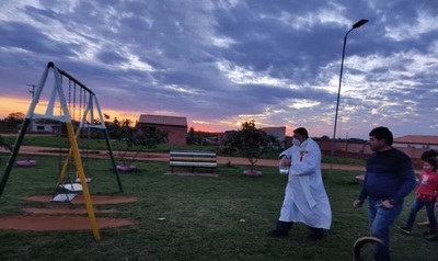 En Misiones, hicieron “correr a fantasmas” de una plaza con una bendición de un pa’i
