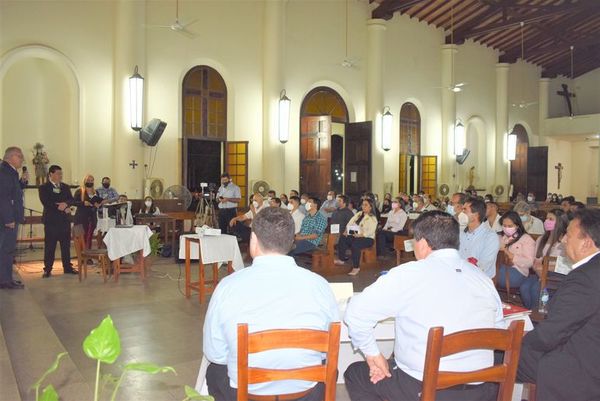Monseñor Ocampo insta a elegir al mejor candidato para la intendencia de Carapeguá  - Nacionales - ABC Color