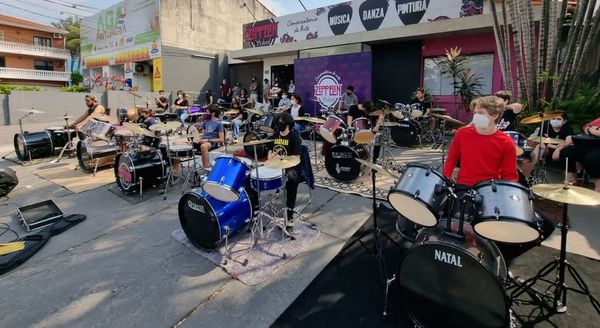 Primavera a puro rock en la Plaza de la Democracia