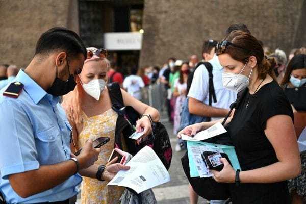 Italia amplía el pase sanitario obligatorio a 15 millones de trabajadores | Ñanduti