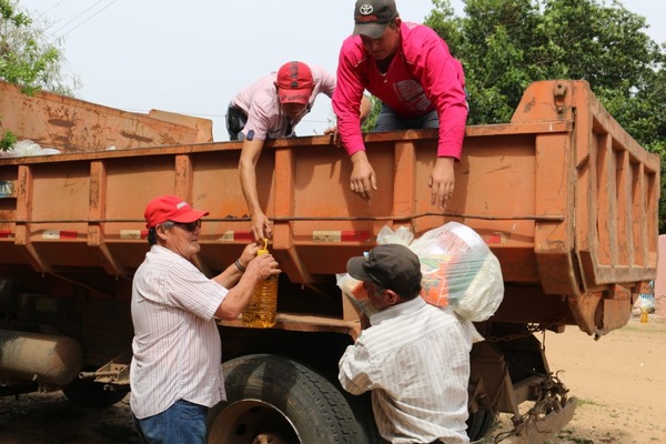 Unas 1.500 familias de pescadores de Ñeembucú recibieron kits de víveres - .::Agencia IP::.
