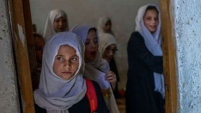 Afganistán: los talibanes excluyen a las niñas de la escuela secundaria