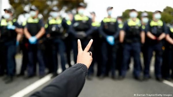 Australia: choques con la policía en protesta contra restricciones por la pandemia