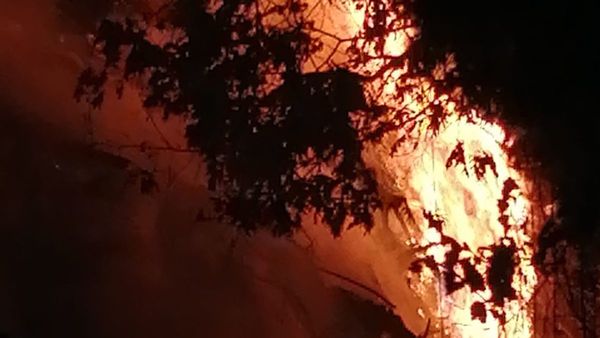 Familia denuncia que bomberos no quisieron apagar incendio