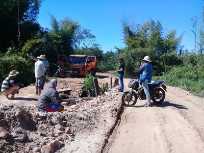 Colonos piden construcción de puente y alcantarillas en un camino vecinal - Nacionales - ABC Color