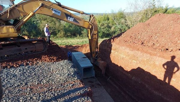 Construcción de asfalto del acceso al Puerto Torocuá registra avance del 42% - ABC en el Este - ABC Color