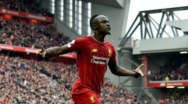 El Liverpool golea al Crystal Palace y se mantiene en la cima de la Premier League