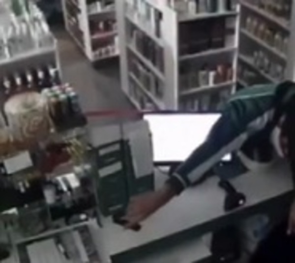 Menores roban farmacia en Itauguá - Paraguay.com
