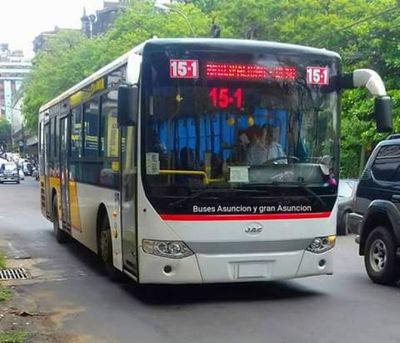 Multan a empresa de transporte por incumplir pasaje gratuito a personas con discapacidad
