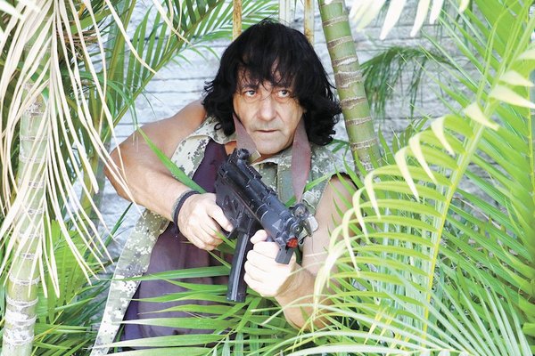Crónica / ELIGIO ARÉVALOS, EL “RAMBO PARAGUAYO”: “Mi historia con la actuación empezó con Enrique Pavón”