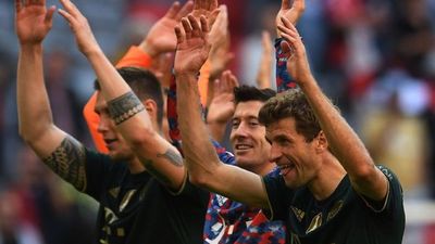 Bayern golea y es el líder provisional