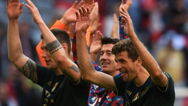 Bayern golea y es el líder provisional