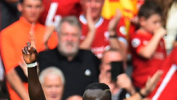 Liverpool es puntero y City solo empata