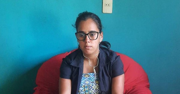 La Nación / Joven discapacitada busca un empleo