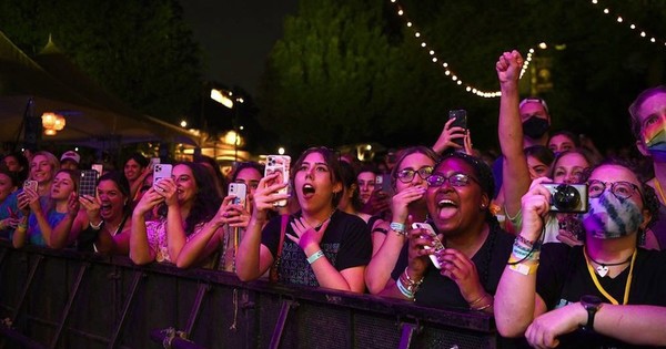 La Nación / Cerca de 25.000 personas se reúnen en macrofiesta