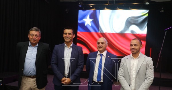 La Nación / Villar y Díaz presentaron las “Historias de Fútbol”