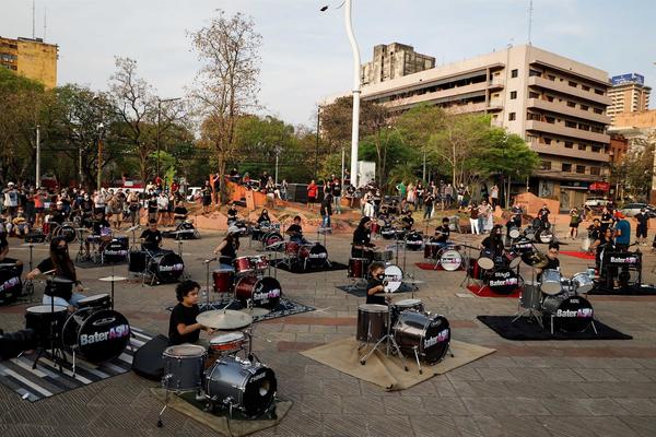 Baterías del único conservatorio de rock paraguayo tronaron en el centro capitalino - El Independiente