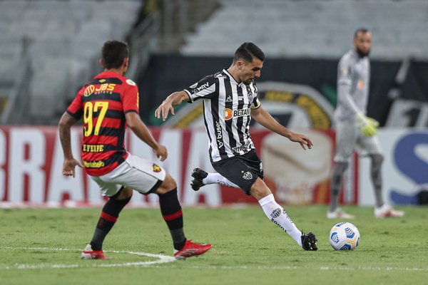 Capitaneado por Alonso, Mineiro golea al Recife de Florentín y se afianza en la cima