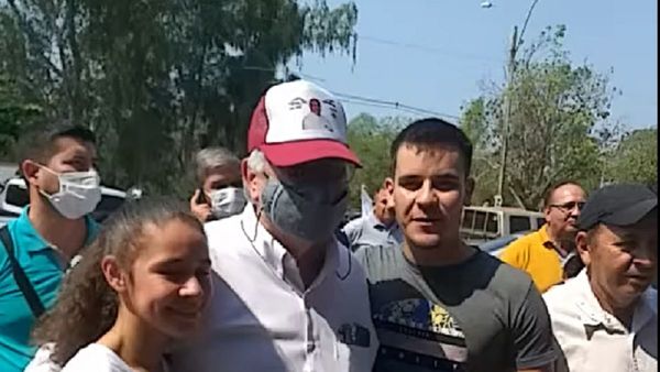 "Yo no quiero plata o riqueza, solo su abrazo"