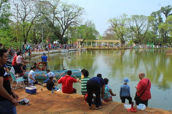 Exitosa competencia de pesca en el Lago Ykuá Pytä de Villarrica - Nacionales - ABC Color