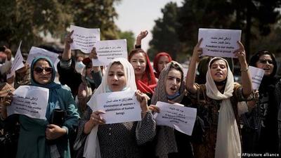 Grupo de mujeres vuelve a protestar contra los talibanes en Afganistán - ADN Digital