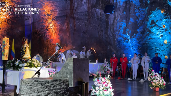 Entronan a la Virgen de Caacupé en la Catedral de Sal de Zipaquirá