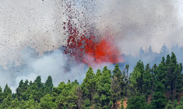 España: entró en erupción el volcán Cubre Vieja de la isla de La Palma