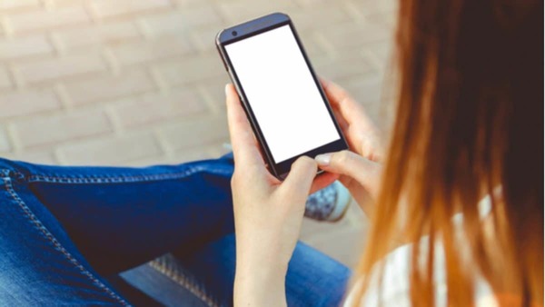 La vida en línea: ¿Cuánto nos puede afectar mirar el celular 150 veces por día? | Ñanduti