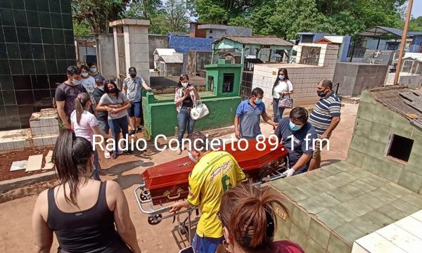 Exhuman cuerpo de fallecida por presunta negligencia